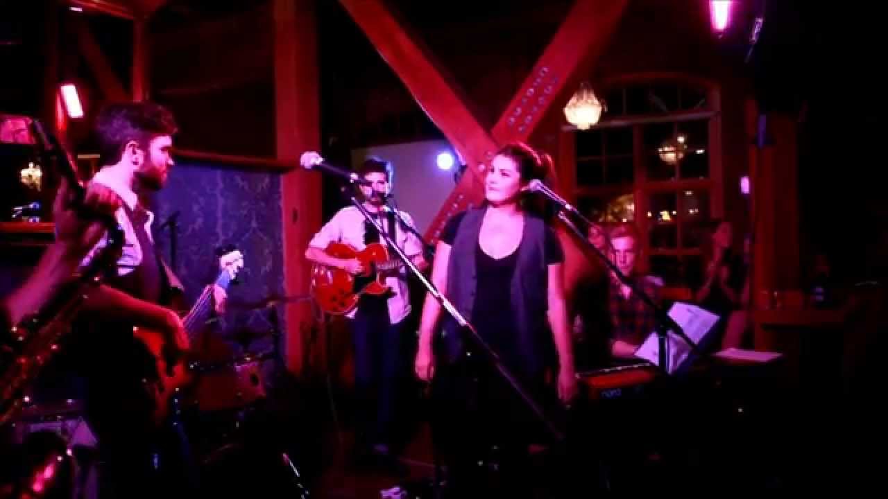 Destiny's Wild at Canoe Brewpub: Bootylicious (Destiny's Child cover)