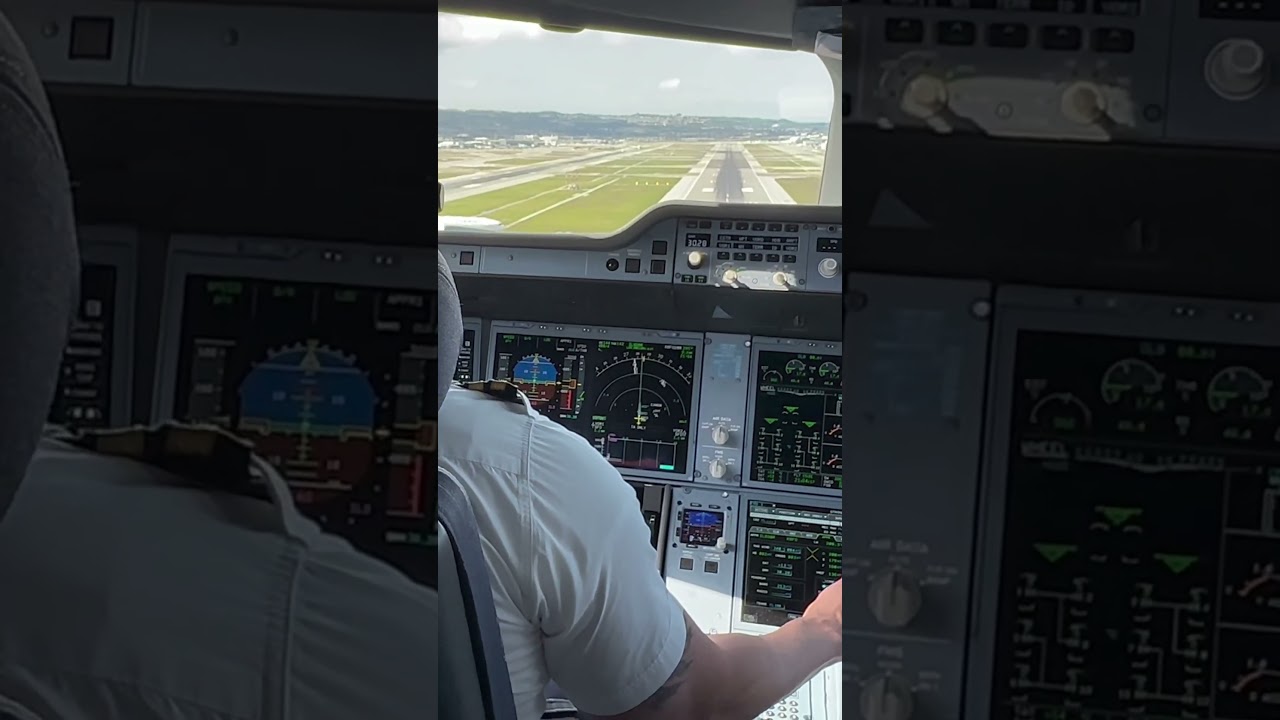 Airbus A350-1000 landing at San Francisco.