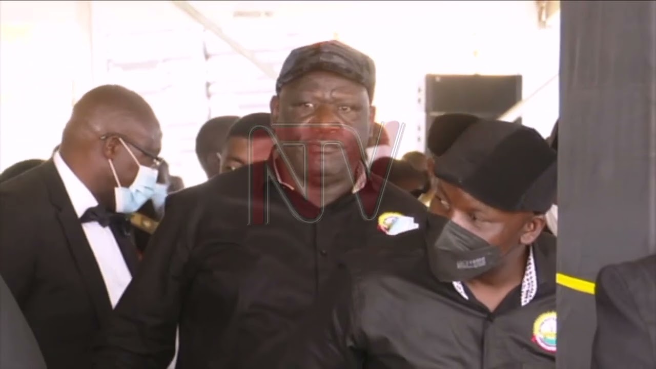 JACOB OULANYAH AZIIKIDDWA : Taata we azzeemu okwogera ku by&rsquo;obutwa