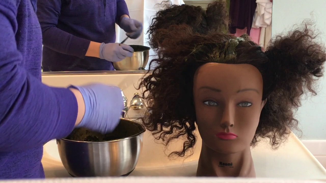 How to Apply Henna on Curly Hair - Step-by-Step and EASY!