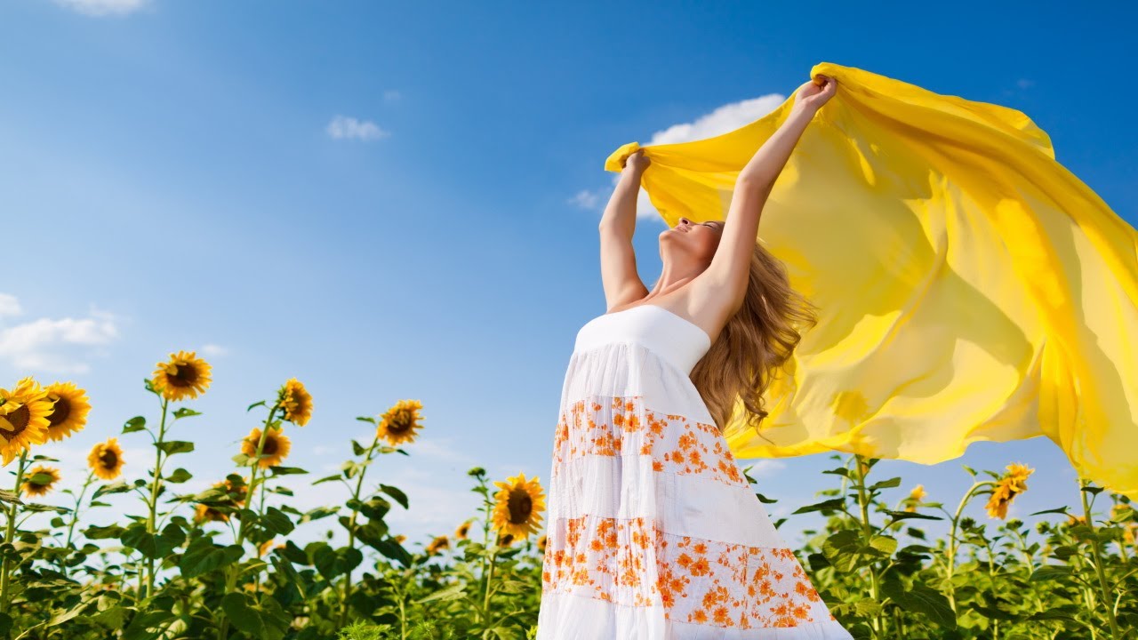 Relaxing Morning Music [Positive Energy Music] Relaxing Freedom Music Video, Running Through Field