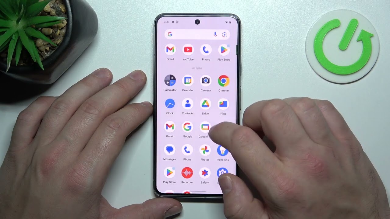 How to Remove & Restore Phone Icon from GOOGLE Pixel 8 Home Screen?