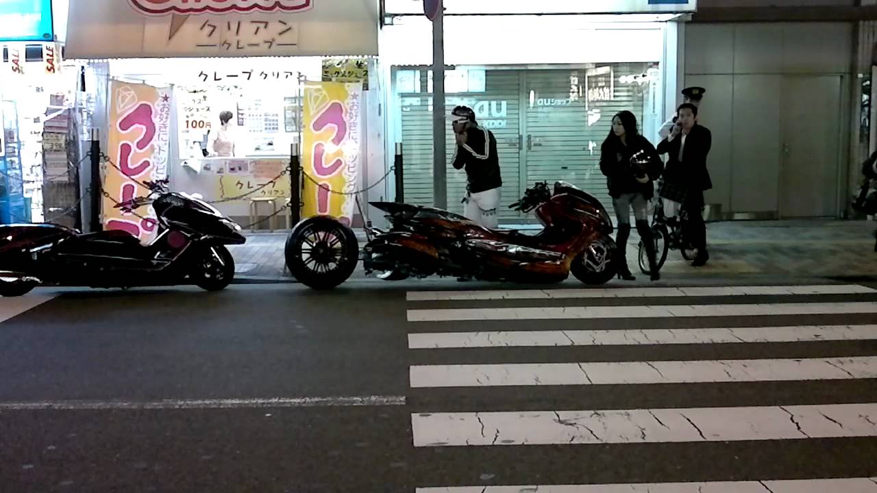 Custom scooters @ Osaka Japan 2011 part 2