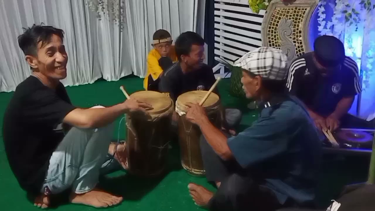 Gendang - gendangnya bugis Bone dari desa lemo Kajuara kab. Bone.😁😁😁😁