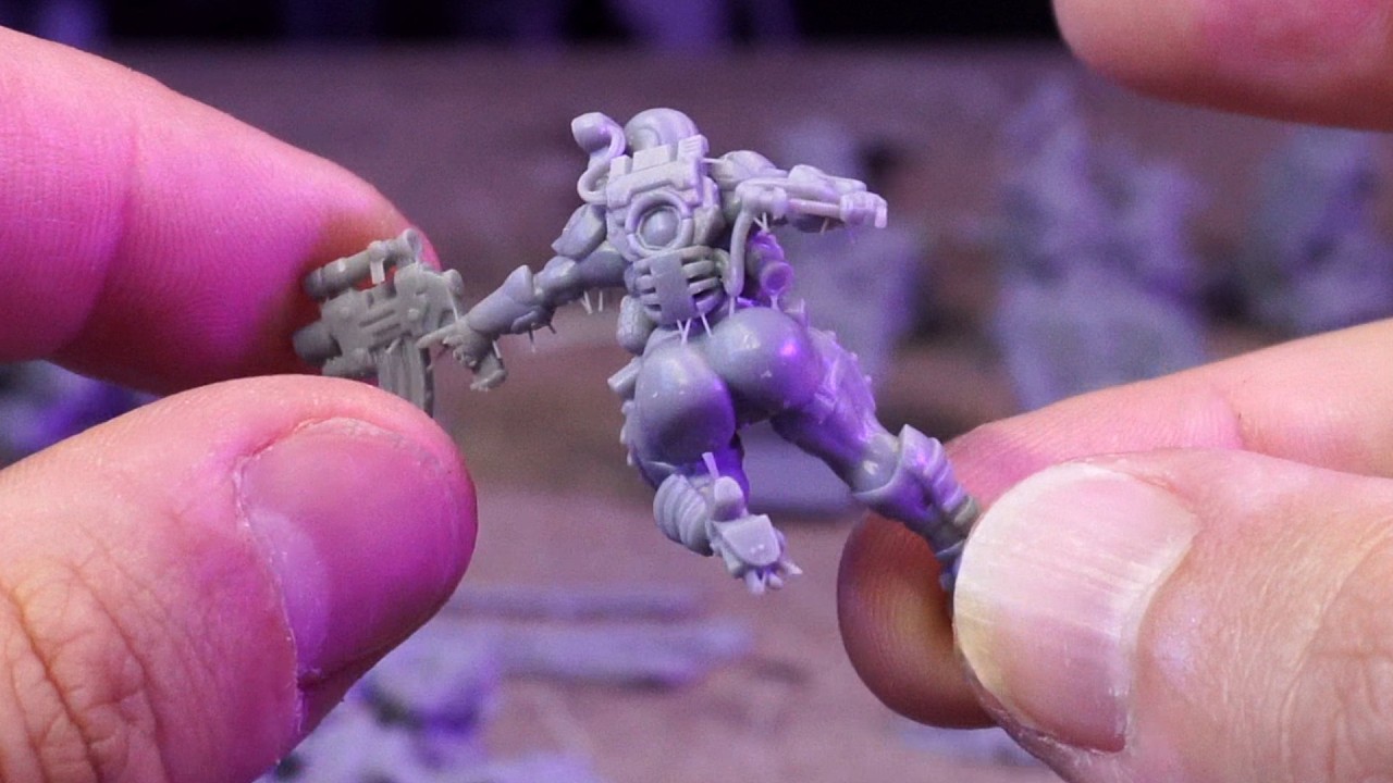Unboxing an AMAZING VALUE (and surprisingly horny) wargaming blind box