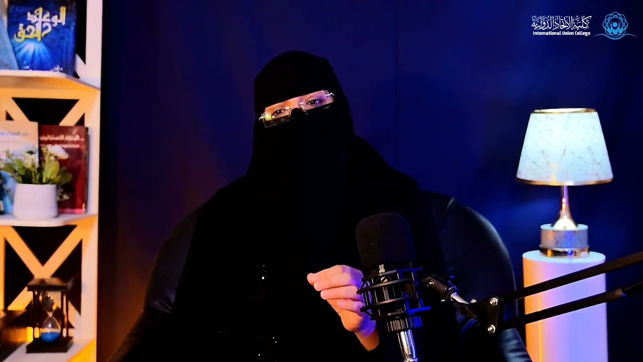 كيف انتقلت الأزياء من البساطة في العصور القديمة إلى التصاميم الذكية في المستقبل؟