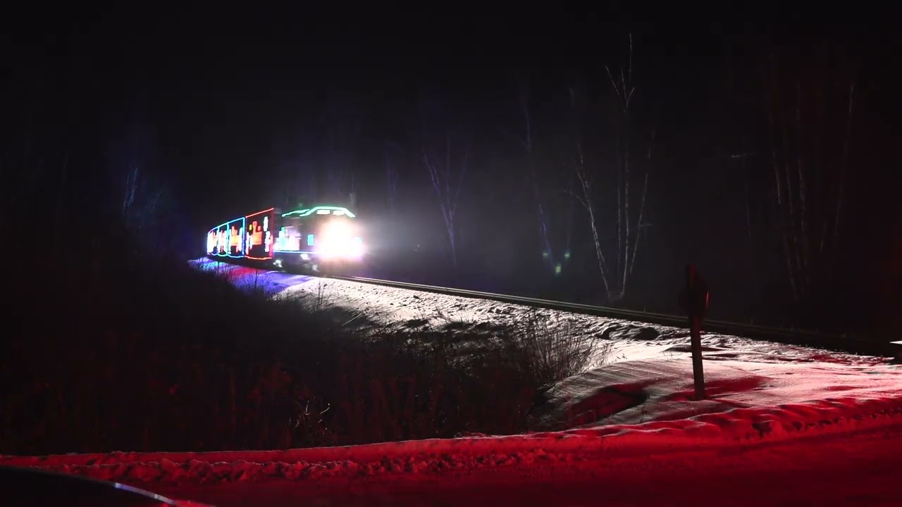 Skeena Pacific #1874 CP Holiday Train,  Sandy Point Rd,  MP66.8  Shuswap Sub, Salmon Arm, BC 15DEC22