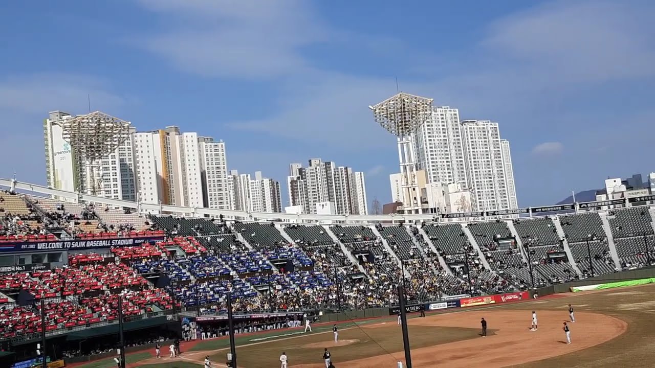 시범경기인데도 뜨거운 열정  낭만 롯데 부산갈매기 돌아와요 부산항에 8회 희생플라잉