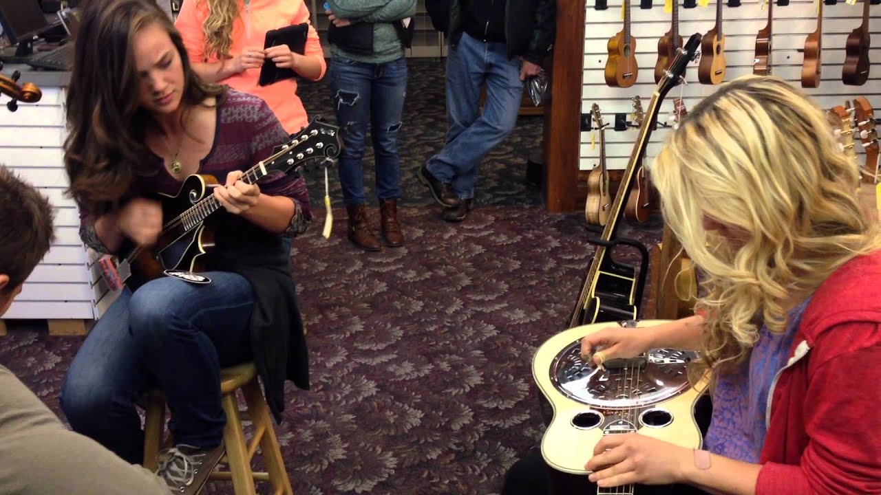The Willlis Clan jam at Elderly Instruments