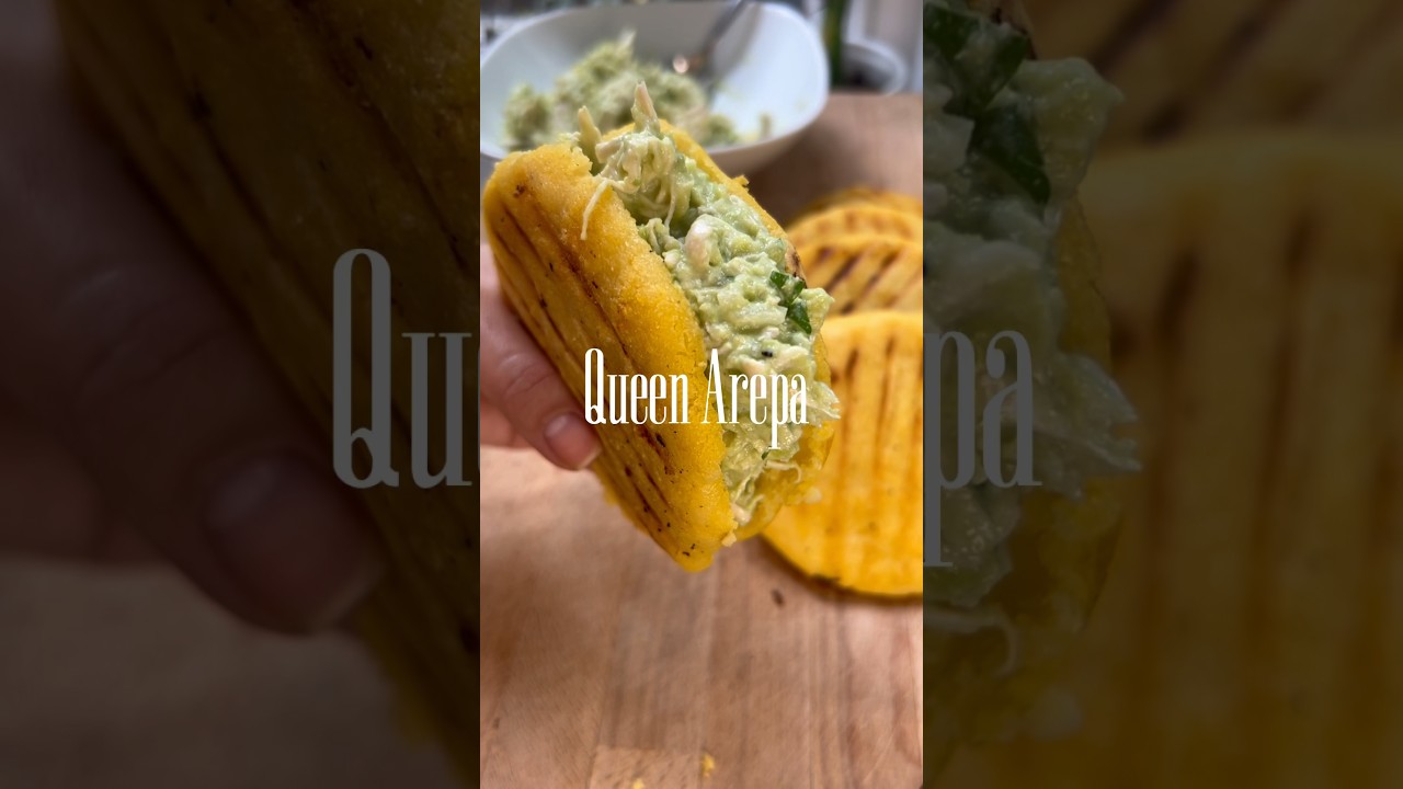 Delicious and easy arepa recipe. #recipe #recetas #easyrecipe #foodie #avocado #arepa