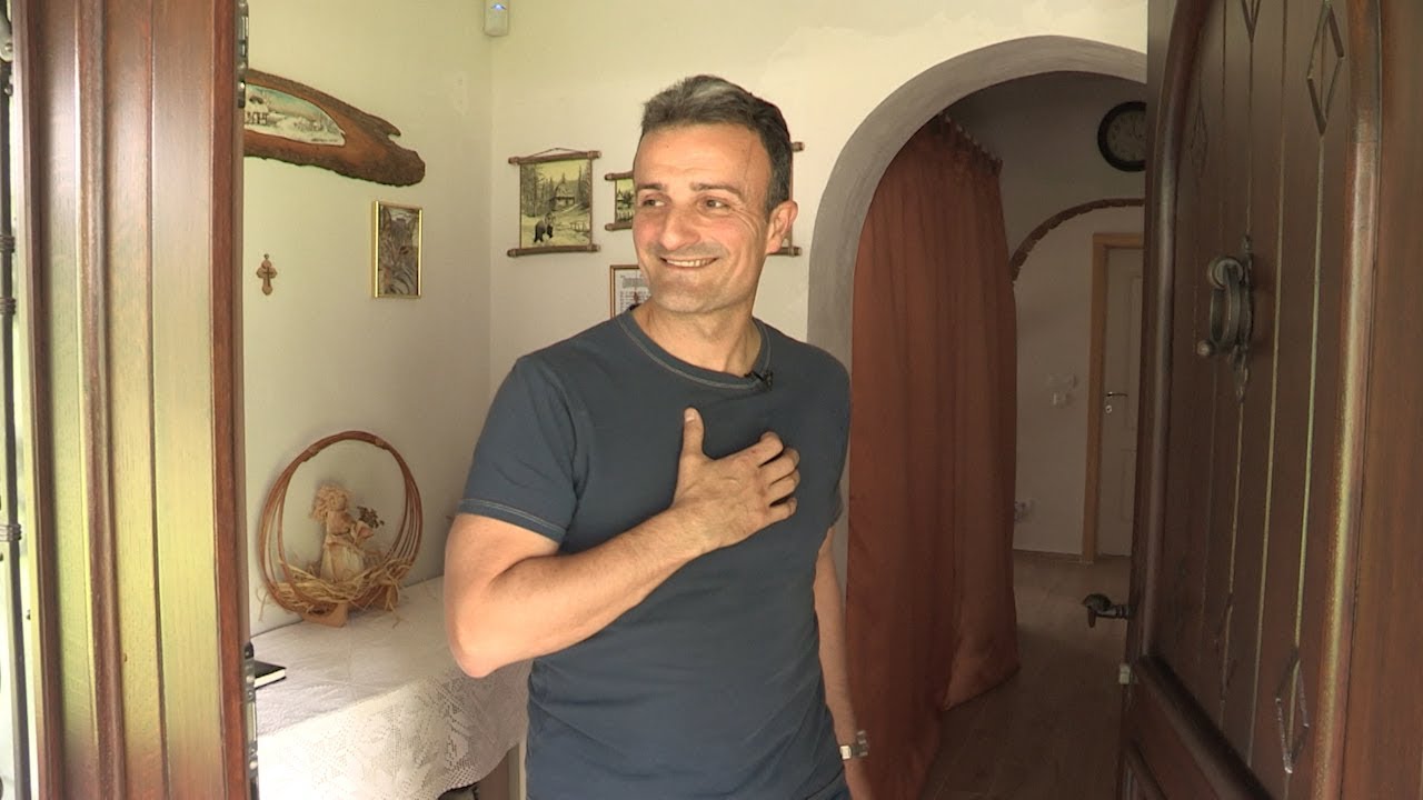 NAPUSTIO BEOGRAD, SADI VOĆE Naš muzičar izgradio bajkovitu vilu na Kosmaju, pogledajte kako izgleda