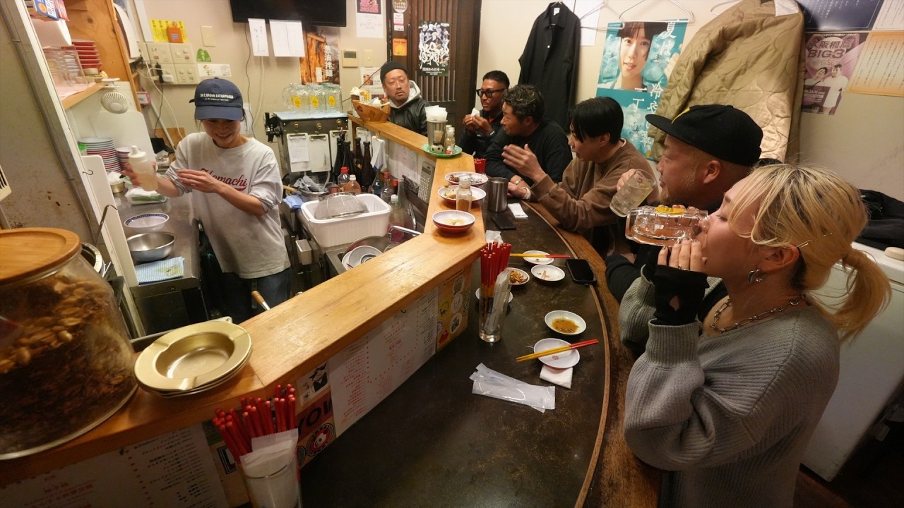 アルコール依存症の酔っ払い店主が営業中に逃亡！覚悟を決めた奥さんが鍋を振り、常連客と店の味を守る最強町中華！The best Chinese food in Osaka