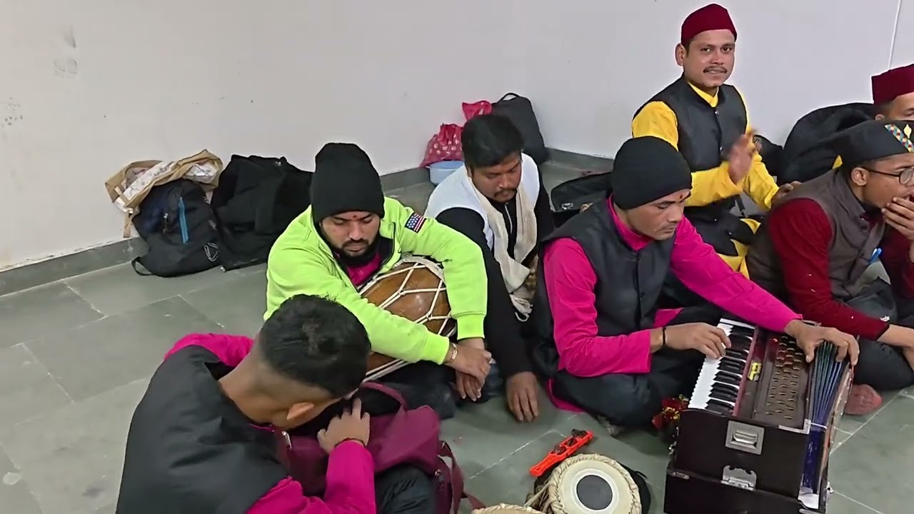 Uday Shankar night music akadami kalakar rihalsal karte hue almora uttarakhand 
