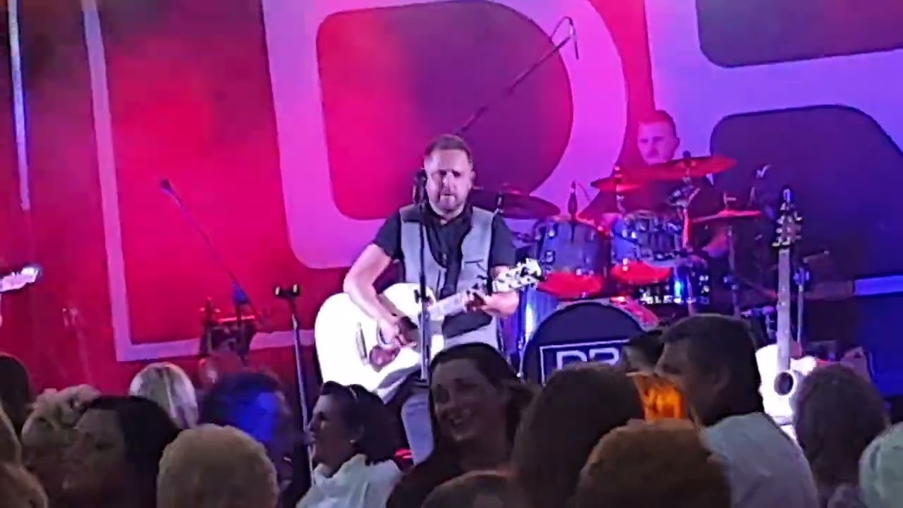 Derek Ryan dance at the Leeds Irish Centre(1)