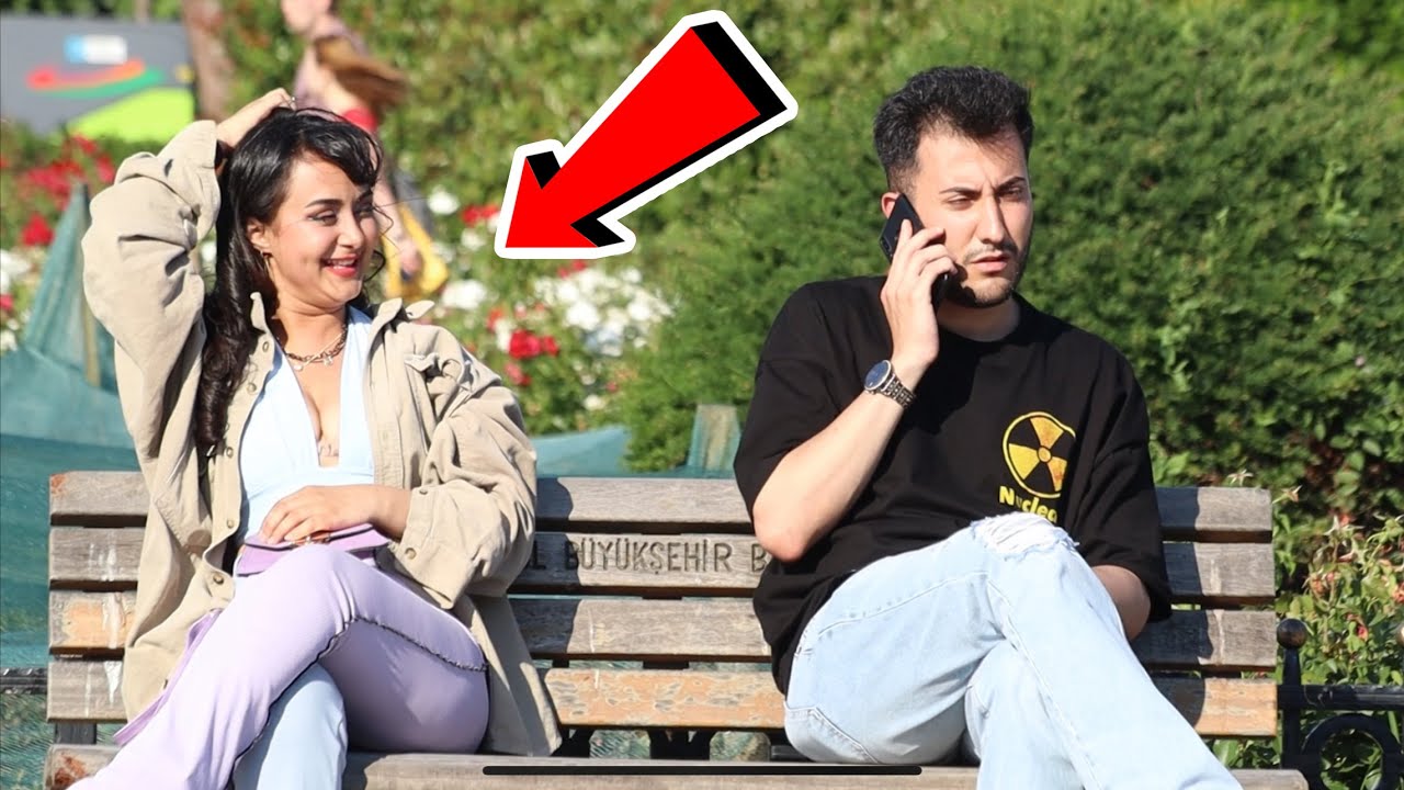 GÜZEL KIZLARIN YANINDA MAFYA OLAN ADAM KARISI ARAYINCA HANIMCI OLURSA - ABSÜRT KOMİK TELEFON ŞAKASI