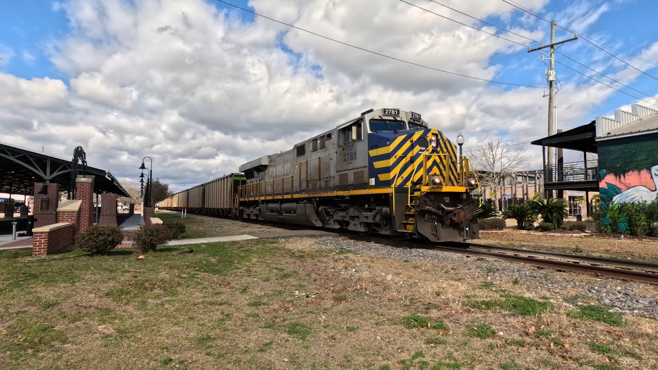 CN 2781 (Ex-CitiRail) and CN 3225 (100th Anniversary) in Hammond, LA