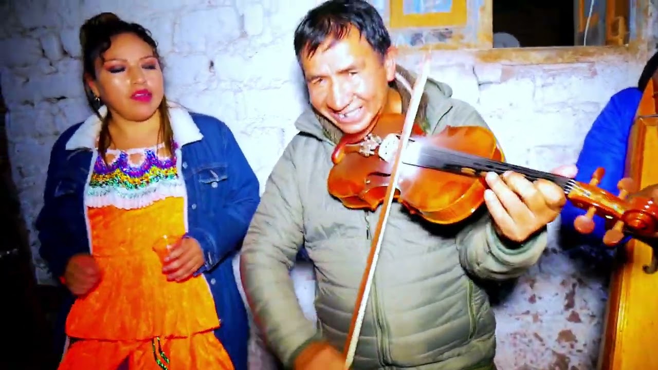 DELLY FERRER LA IMBATIBLE DEL FOLKLOR Y FLOR ANDINO DE PACCHO( RODEO )