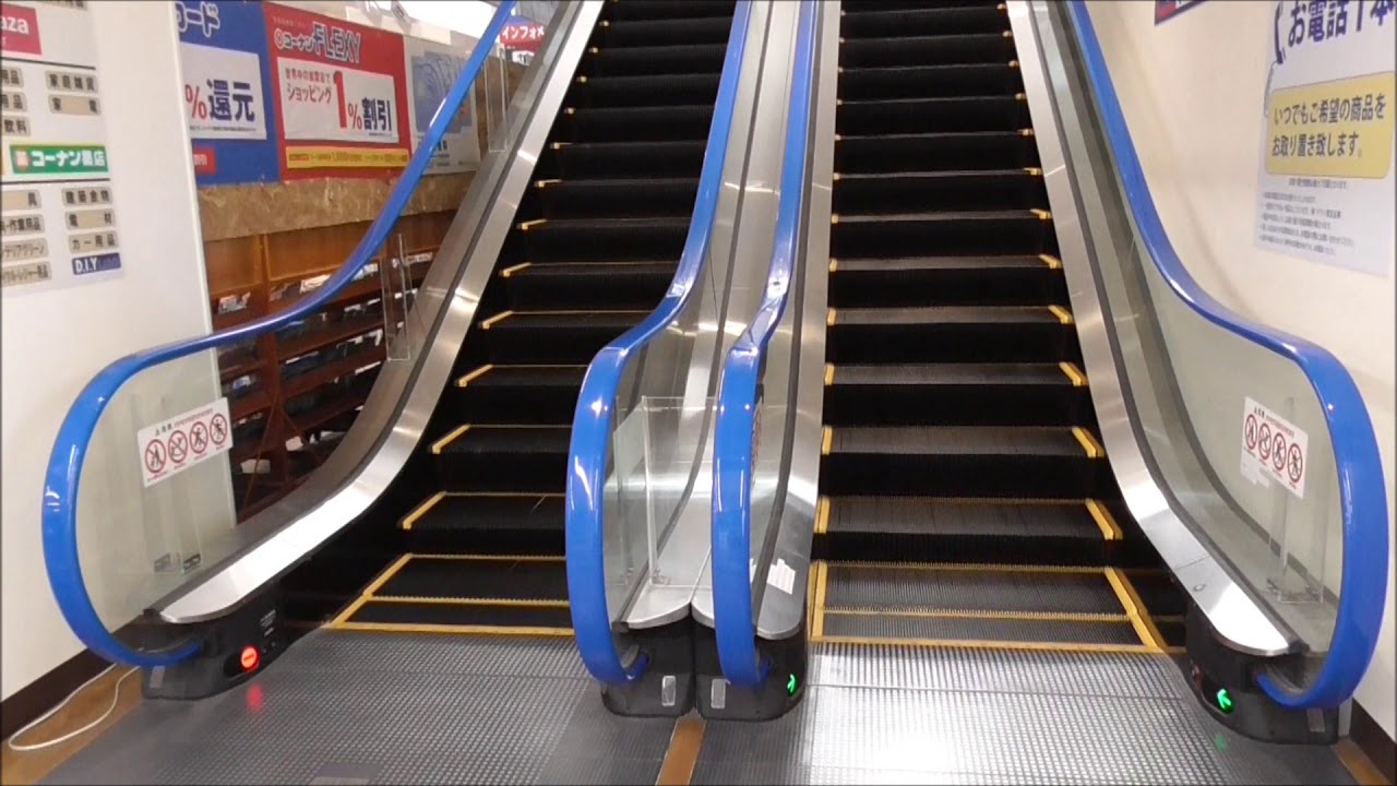 コーナン広島皆実町店のエスカレーター（フジテック製）Kohnan hiroshima-minamimachi escalator（Fujitec)）