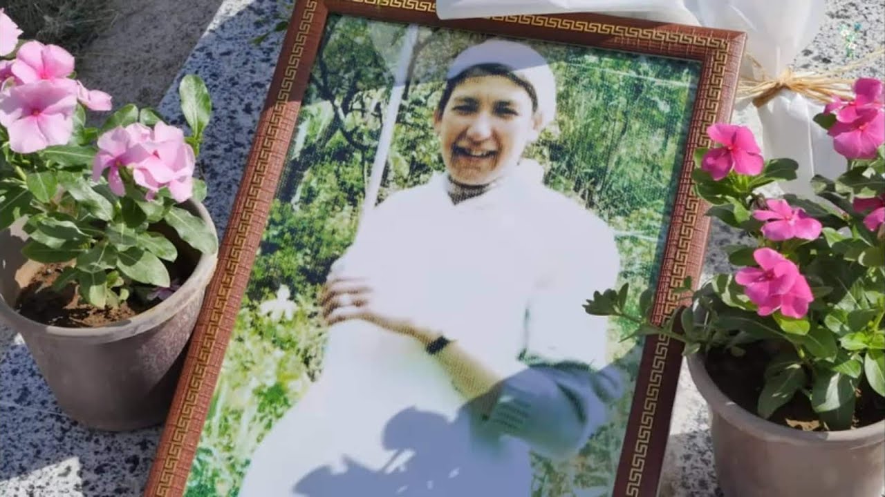Cérémonie de recueillement sur la tombe de Na Zahra DJEBARA