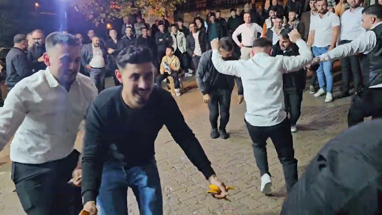 DEMİRCİ'nin SEVİNÇLER KÖYÜNDE YASEMİN TAYFUN BAŞ ÇİFTİNİN DÜĞÜN TÖRENİNDEN GÖRÜNTÜLER 19-10-2025 