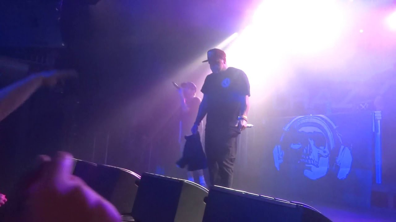 Crazy Town - Change live at Krak&oacute;w 12-1-2015