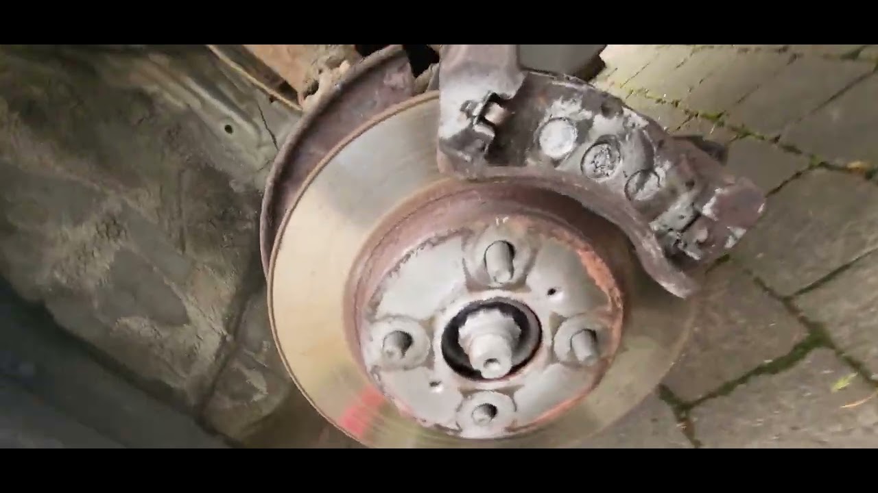 Front brake sliders siezed  06 Toyota yaris 