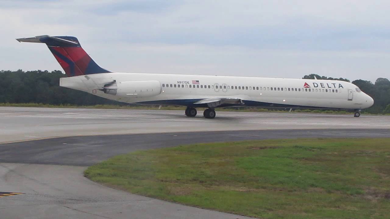 Delta Airlines MD-88 Takeoff from Atlanta