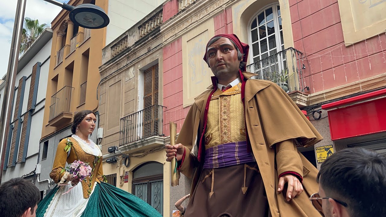 Gegants Vells de Molins de Rei💐 - 38a Trobada de Gegants i Capgrossos a Molins de Rei