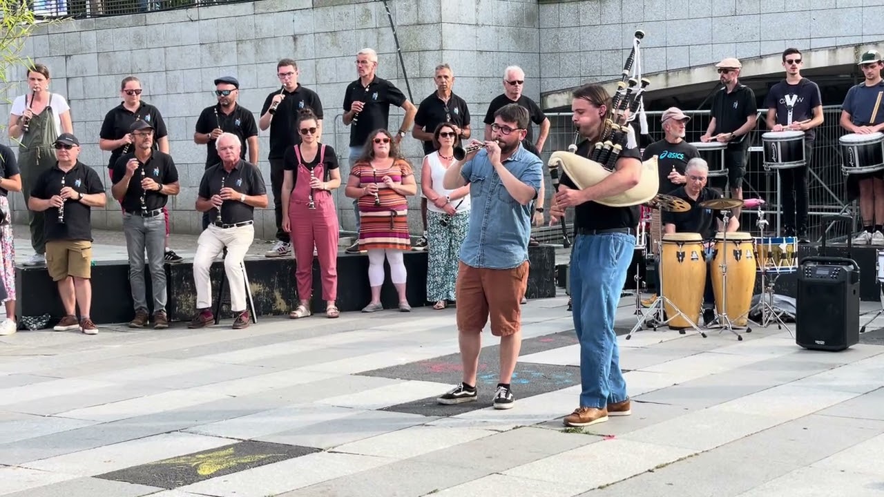 Place de la Liberté ce mercredi 7 août 2024 le Bagad « La Kevrenn Brest Sant Mark »