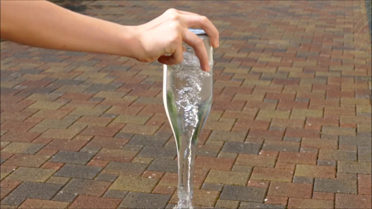 Elektrostatische Ablenkung eines Wasserstrahls und mehr