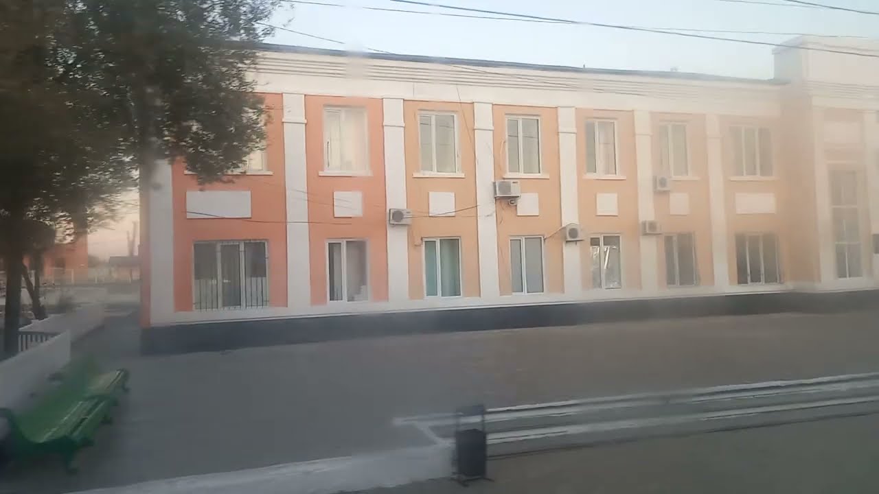 Поезд отправился со станции Мойынты 16-ого Сентября в сторону Караганды и полностью обзор её из окна