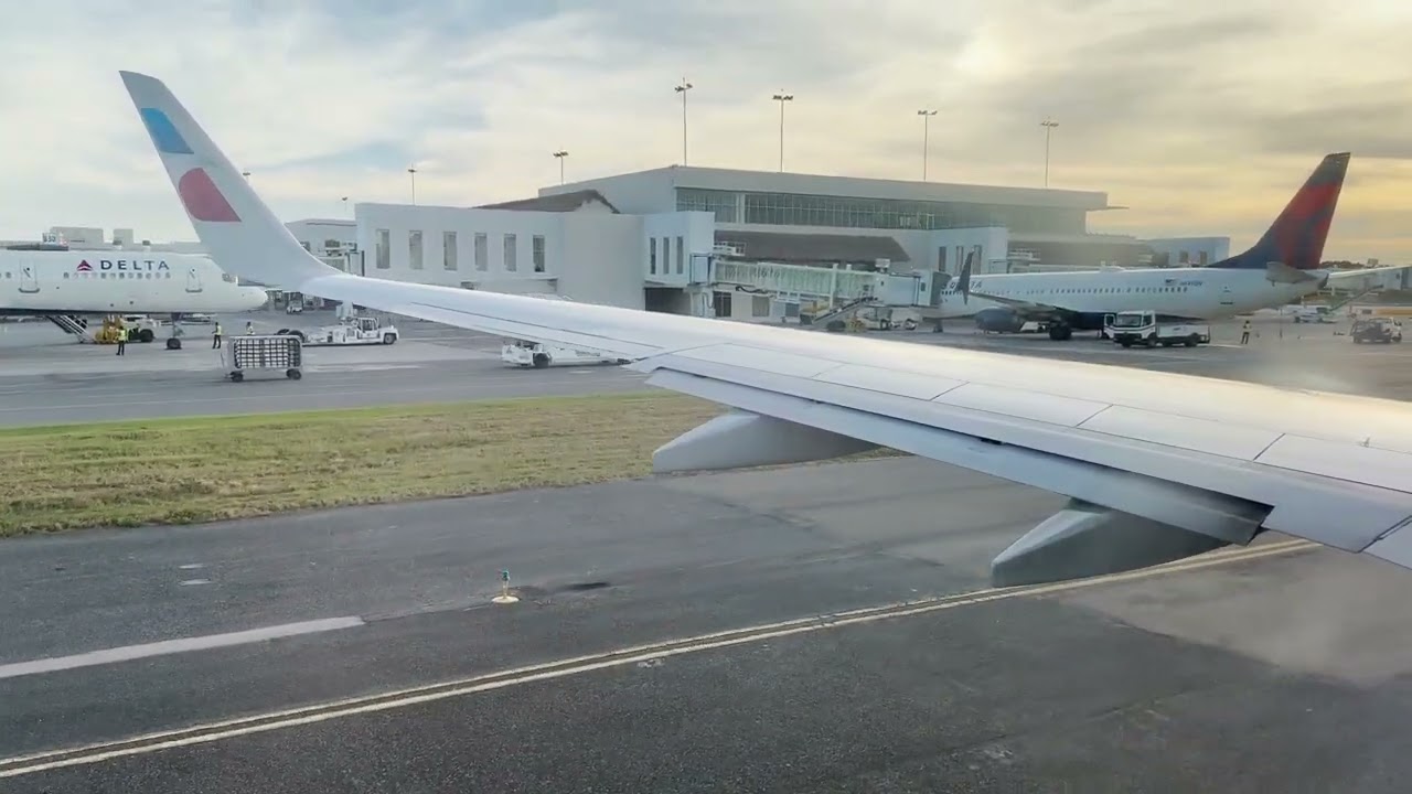 American Airlines Boeing 737-823(WL) [N908NN] Sunset Takeoff Punta Cana PUJ