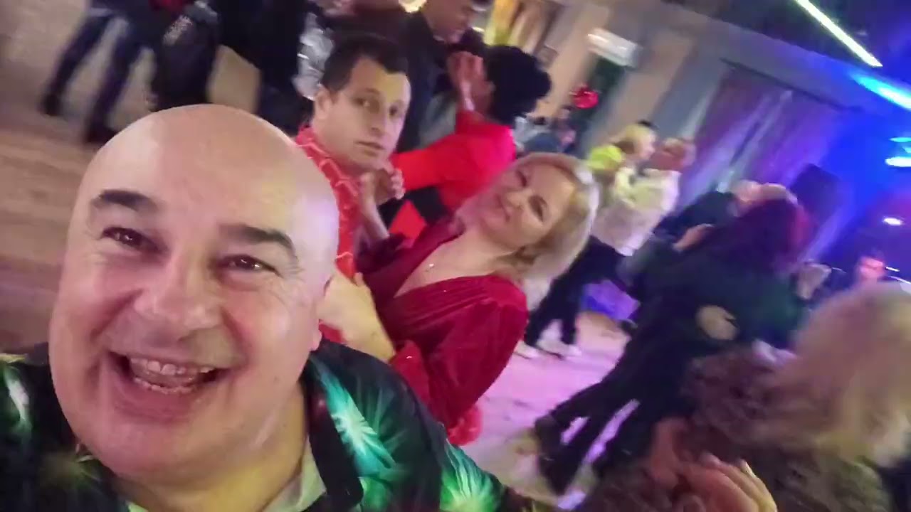 La restaurantul Kiss,dupa revelion se danseaza la sentiment👍😉😘