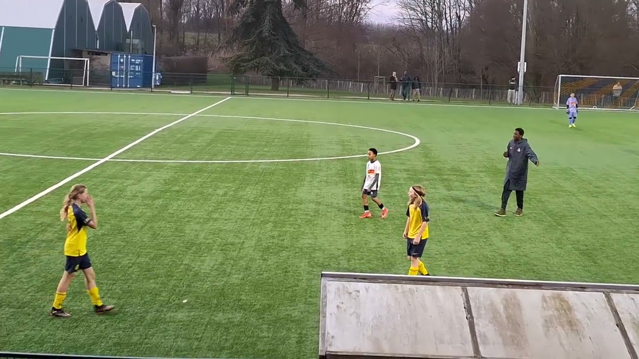 U12 A Union ST. Gilloise  VS U12 B Sporting Bruxelles.  ( Suite et fin.)  1 - 11. 