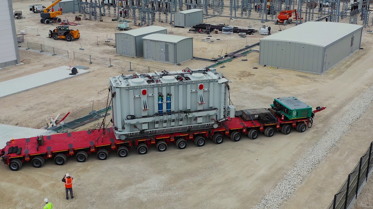Arrivées des deux transformateurs au poste de transformation électrique de Faux-Fresnay (51).