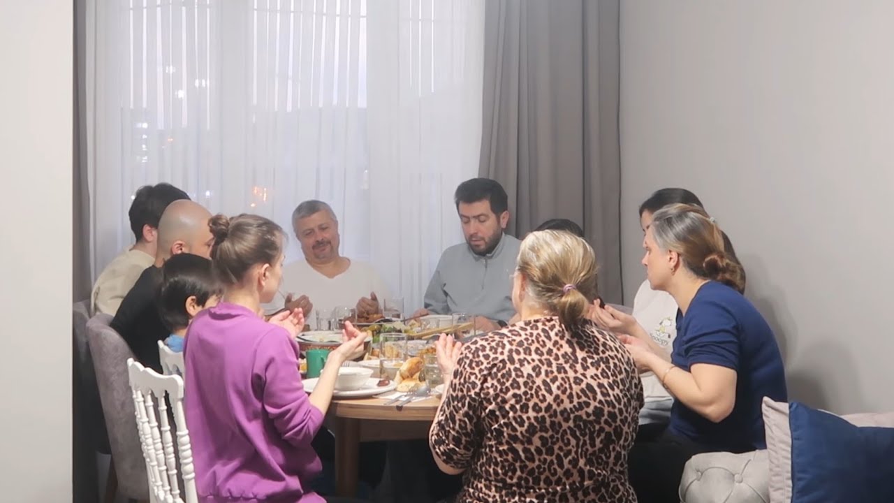 İFTARA DAVETLİYİZ💕MUHALLEBİLİ GÜLLAÇ YAPTIM👍ANNEMİN İFTAR SOFRASI🤲BABAM ALDI❤️TORUNUYLA OKEY OYNADI🥰