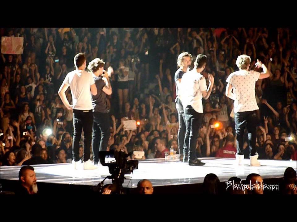 (HD) One Direction Answers Twitter Questions VANCOUVER - SO FUNNY !!
