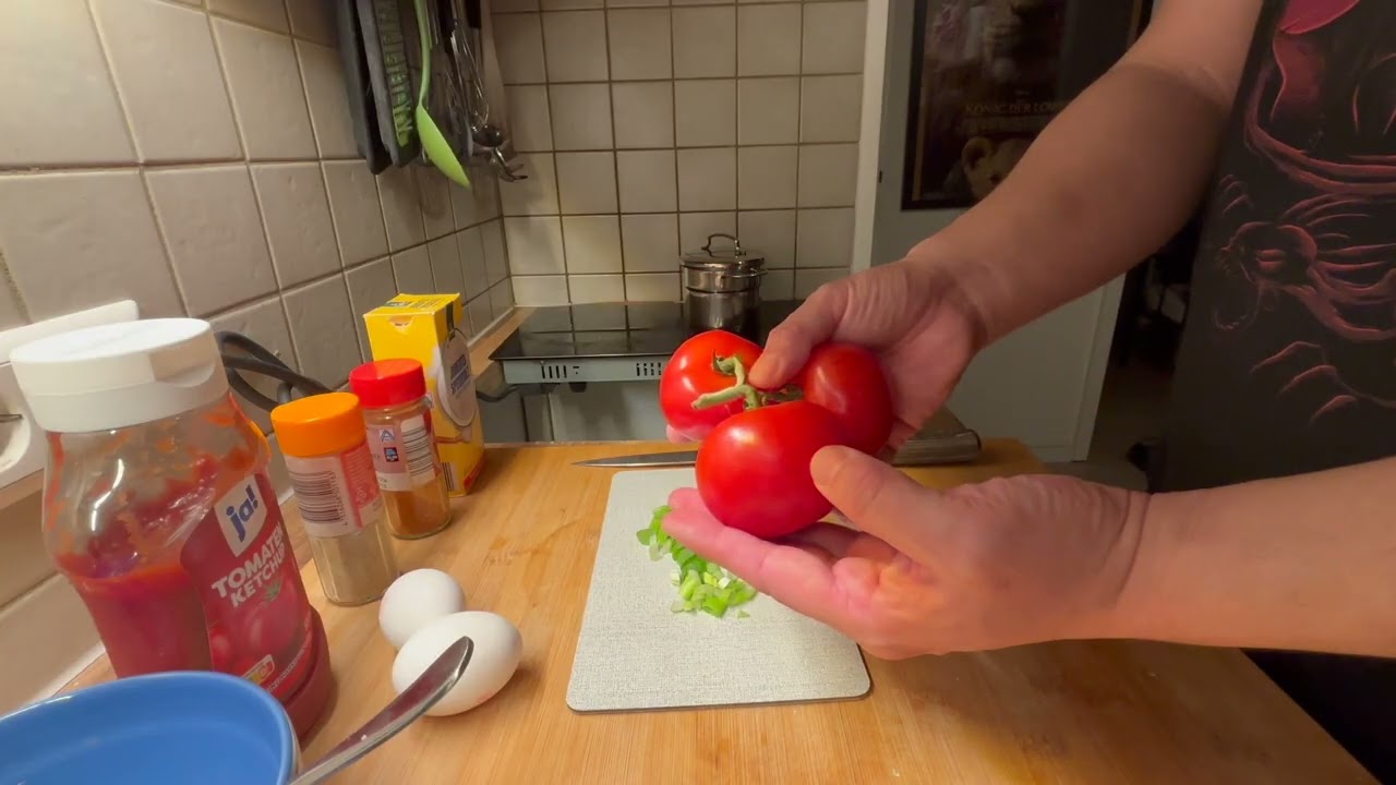 Eier mit Tomaten