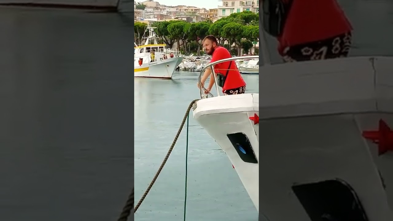 Gaeta La Peschiera. Il rientro dei pescherecci. #gaeta #pescatori #mare