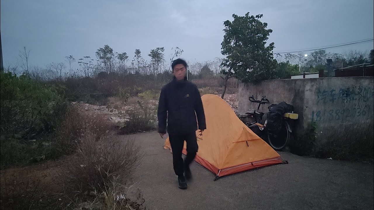 骑行抵达永州，取快递，吃西冲卤粉。夜晚在盛开的桂花树旁露营