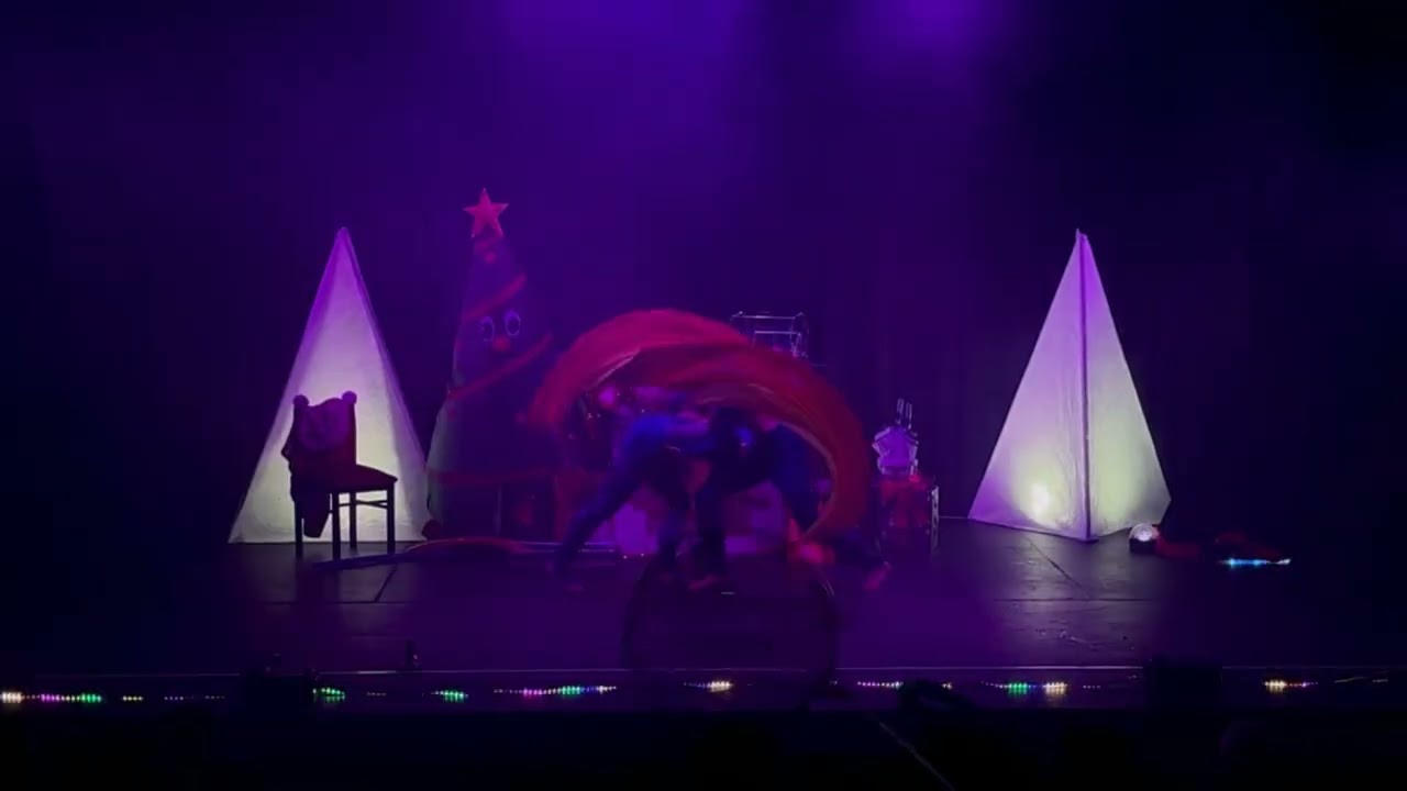 Запашок Різдва - Приватний Цирк України #argentum #цирк #пантоміма #circus 