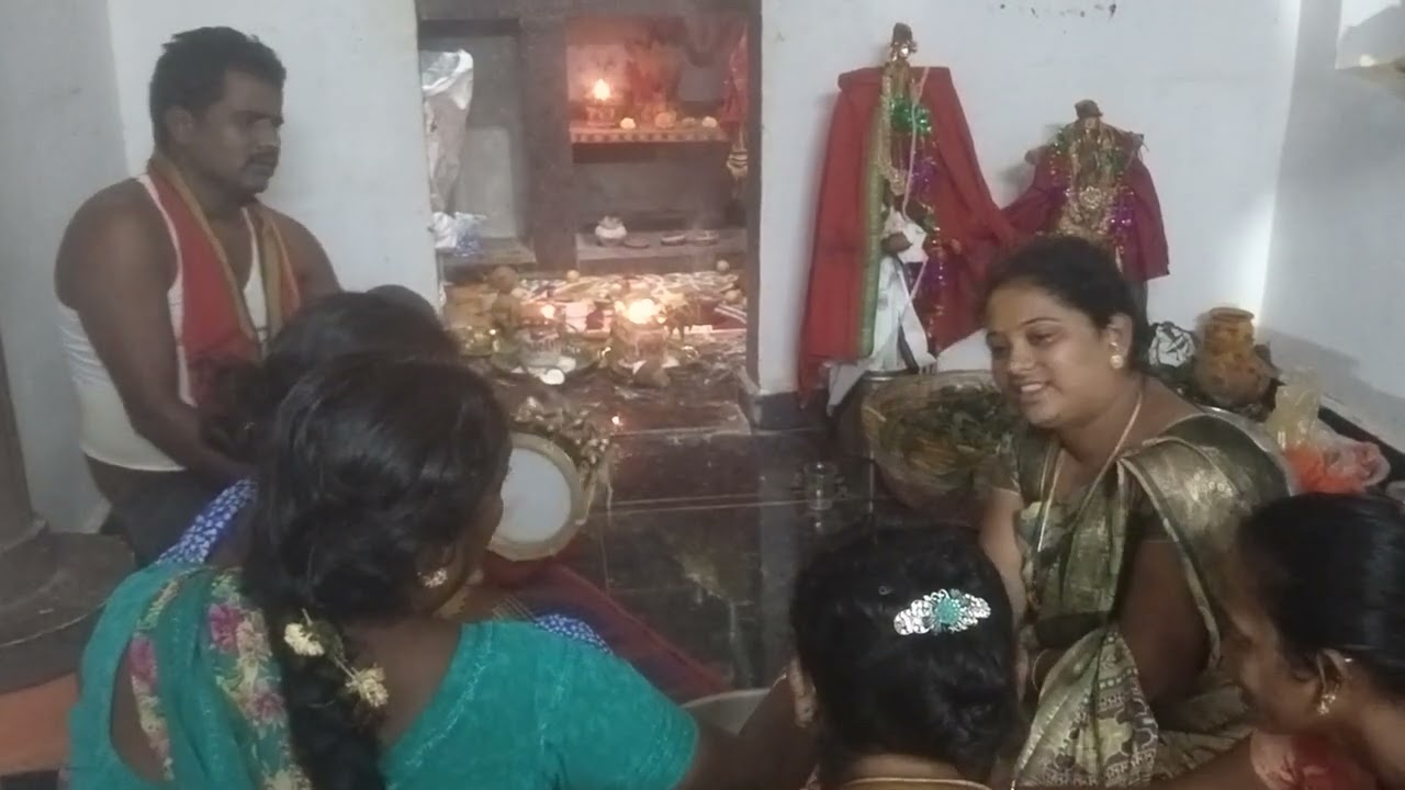 దుబ్బుల తిరుపతి. సిద్దిపేటలో. తల వాళ్ళు దంచుట. సెల్ 9912960385.9618124358
