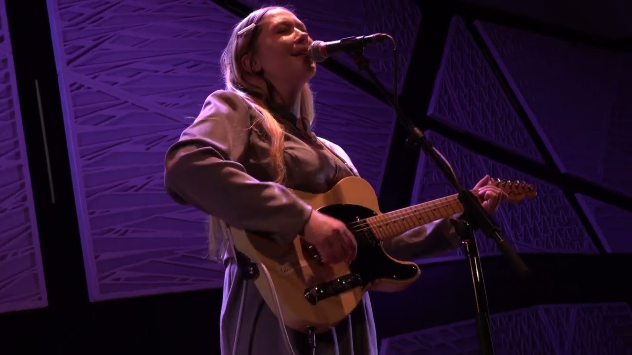 Julia Jacklin - Shivers (National Sawdust, NYC 5/9/24)