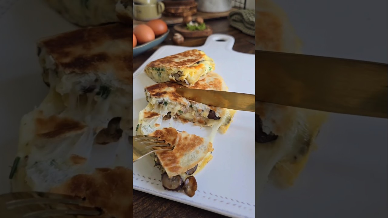Tortilla z pieczarkami, jajkiem i mozzarella