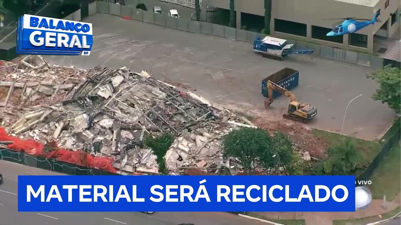 Limpeza de 15 toneladas de entulho do Torre Palace começa após implosão | Balanço Geral DF