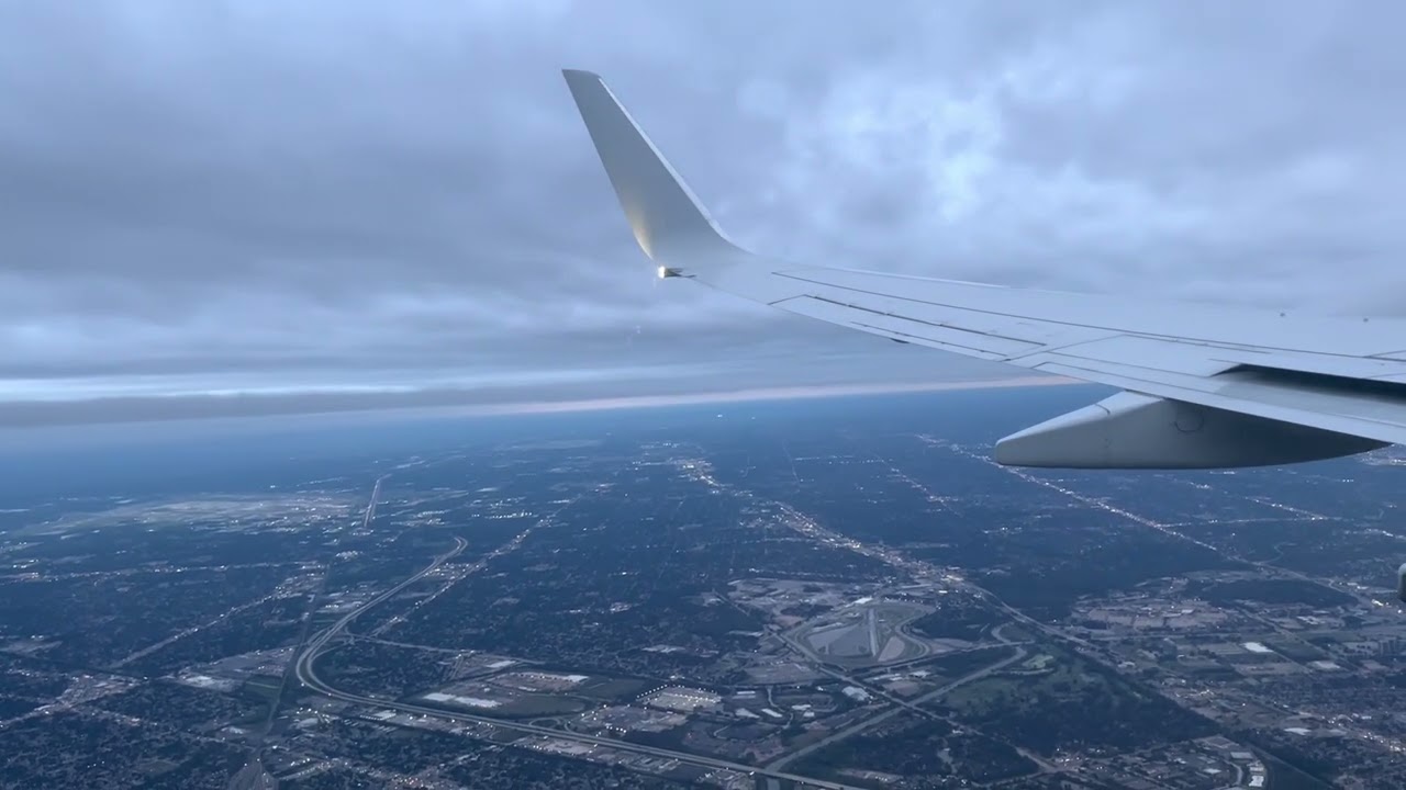 American Airlines Boeing 737-800 Landing and Taxi Detroit Wayne International Airport