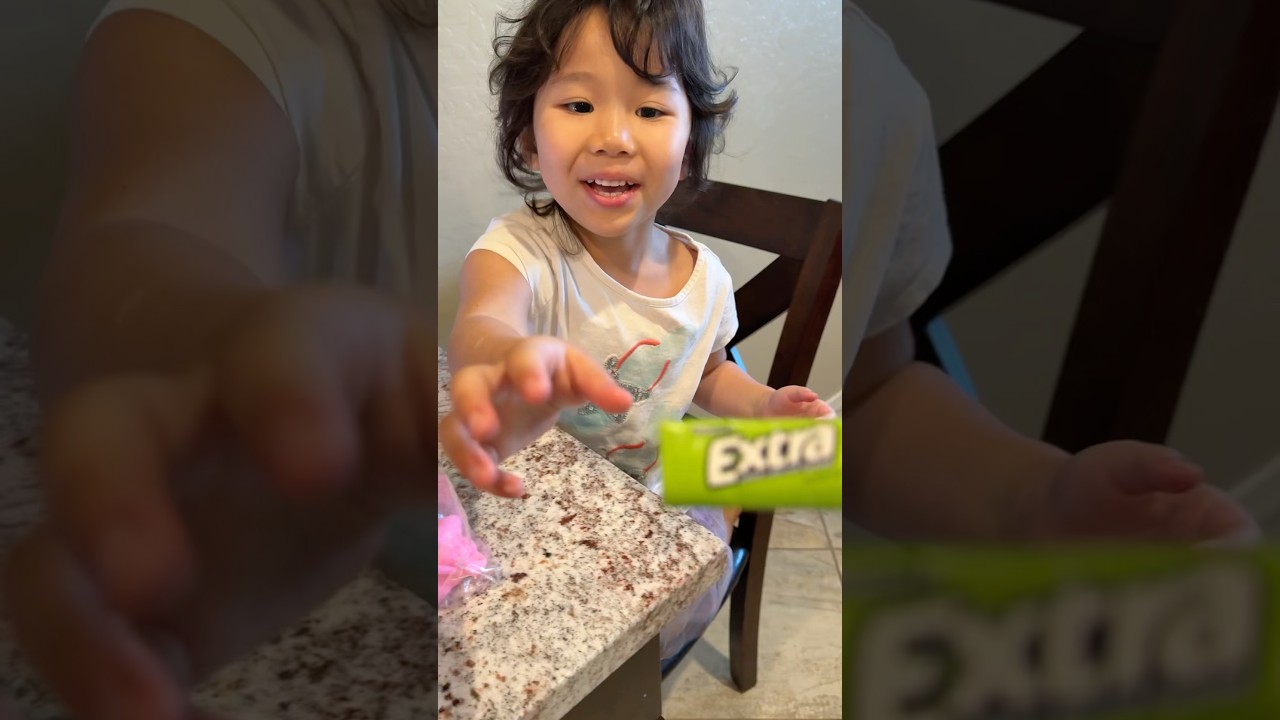 #familyvlog Chloe&rsquo;s Reaction to Dad Bringing Home Watermelon Chewing Gum.