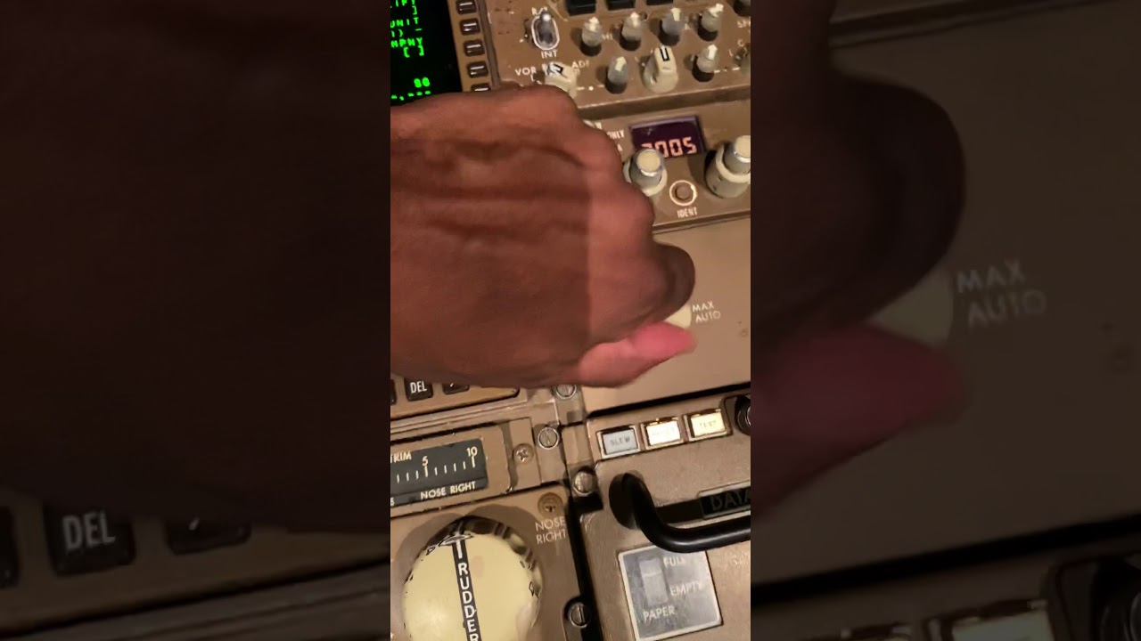 Функция автоматического торможения B747-400