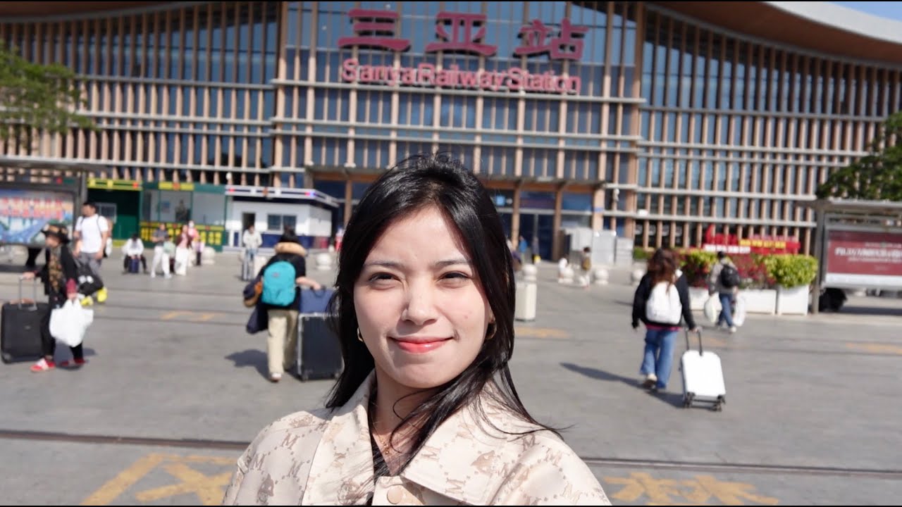 FIRST TIME Riding China's High-Speed Train to Sanya China's Tropical City 🇨🇳🚅✈⛱☀