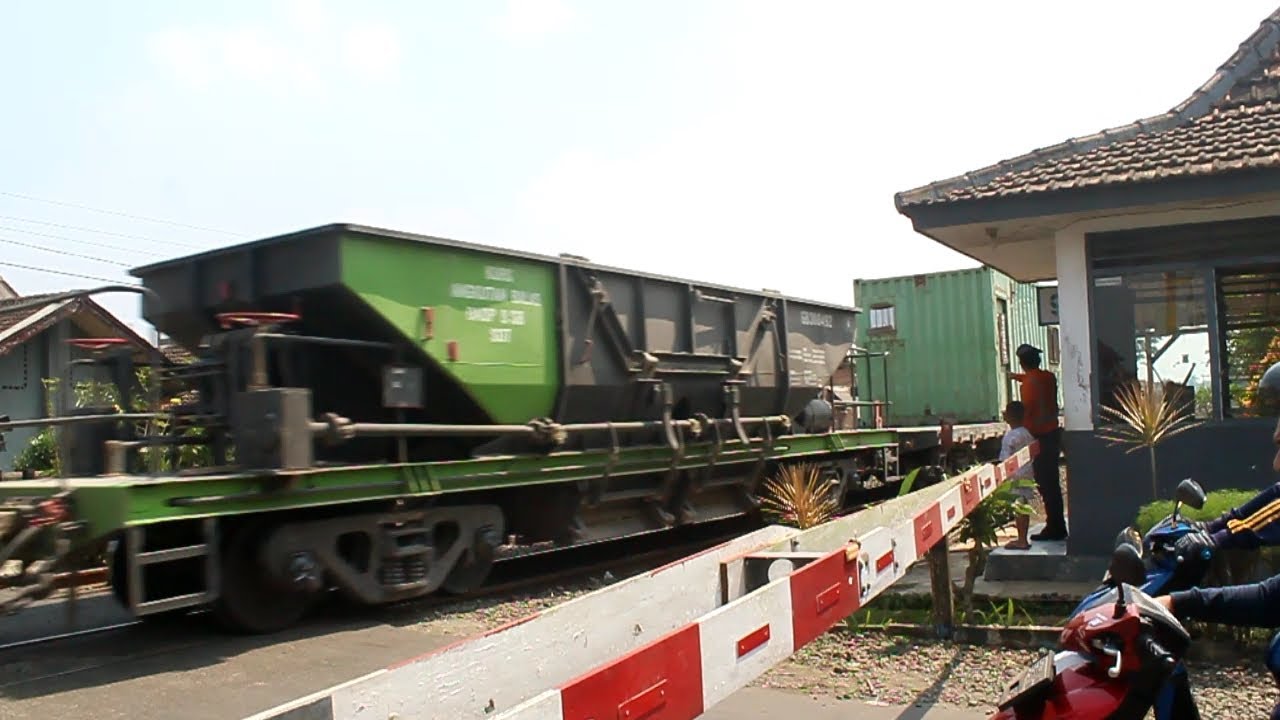 Perlintasan Sepur Stasiun Pakisaji Spesial KLB Batu Balas 2